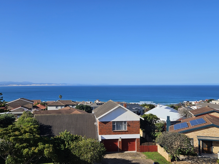 4 Bedroom Property for Sale in Wavecrest Eastern Cape